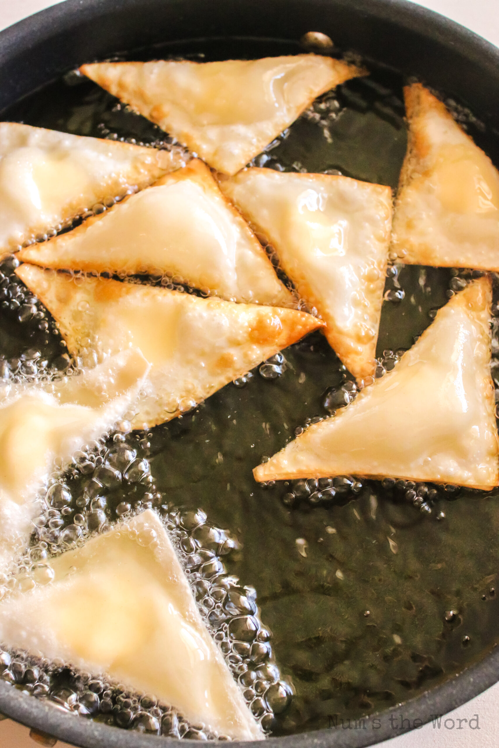 dessert wontons in oil