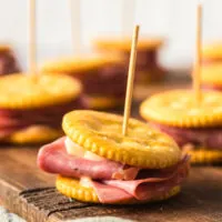 zoomed in side view of cracker showing different layers.