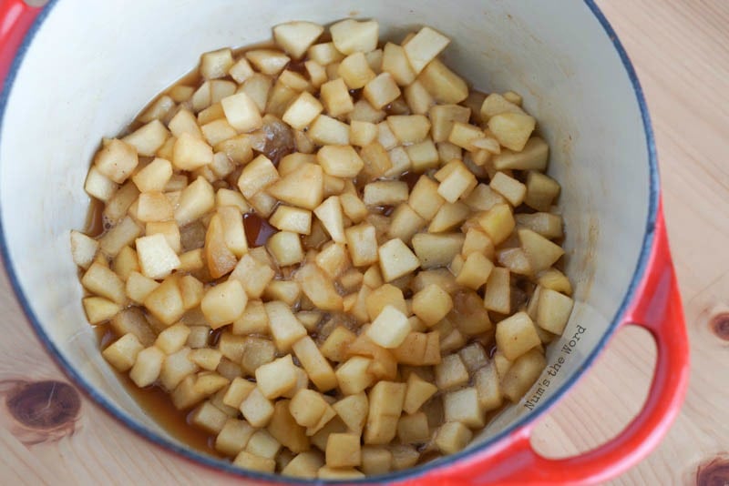 Apple Pie Dip - Apples cooked in pot