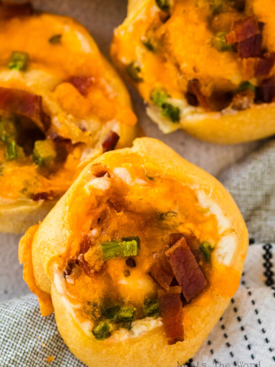 zoomed in image jalapeno poppers ready to eat.