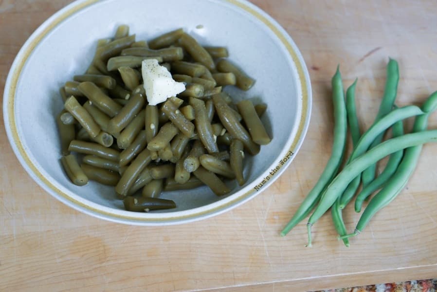 green beans with butter in bowl