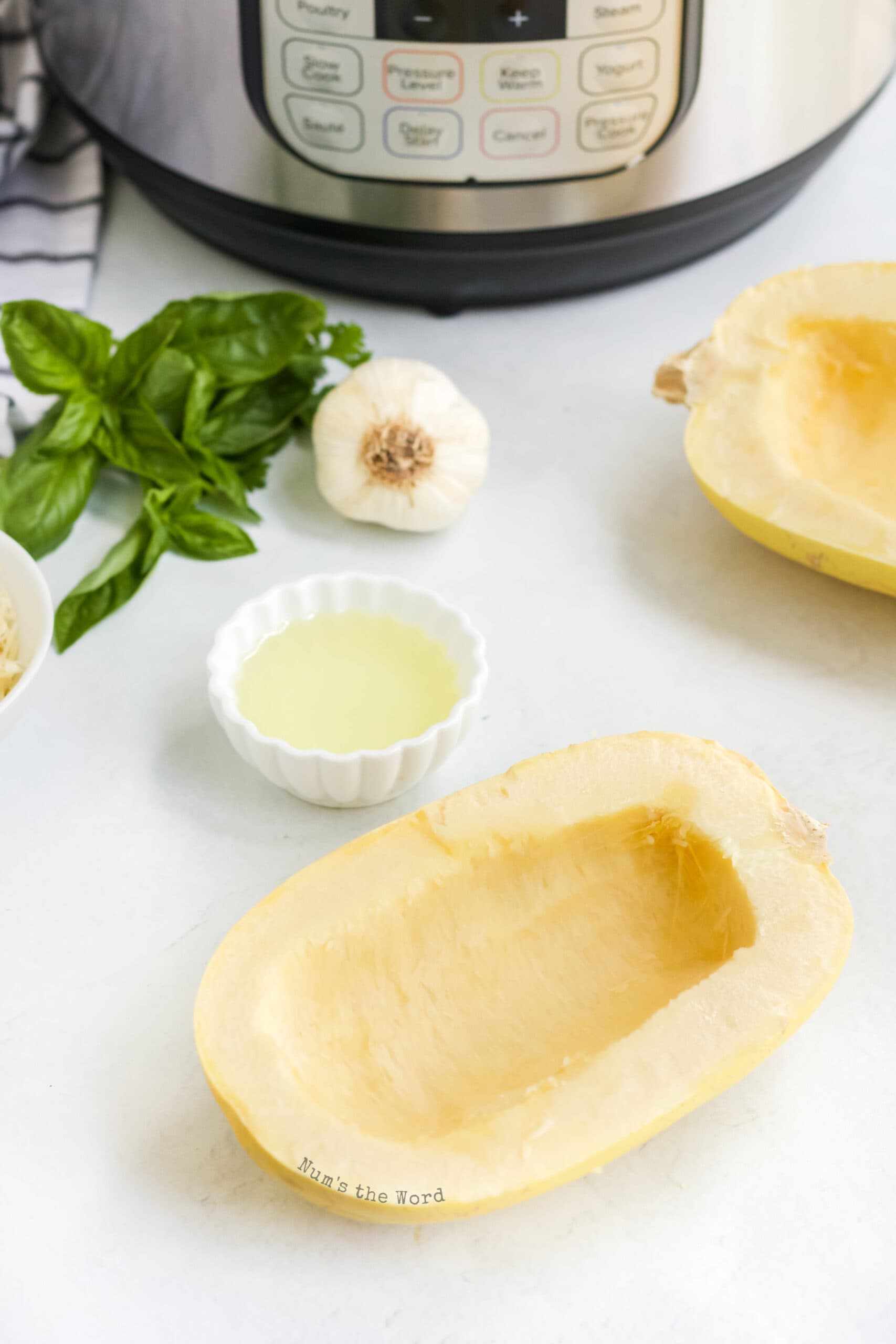 all ingredients for spaghetti squash laid out