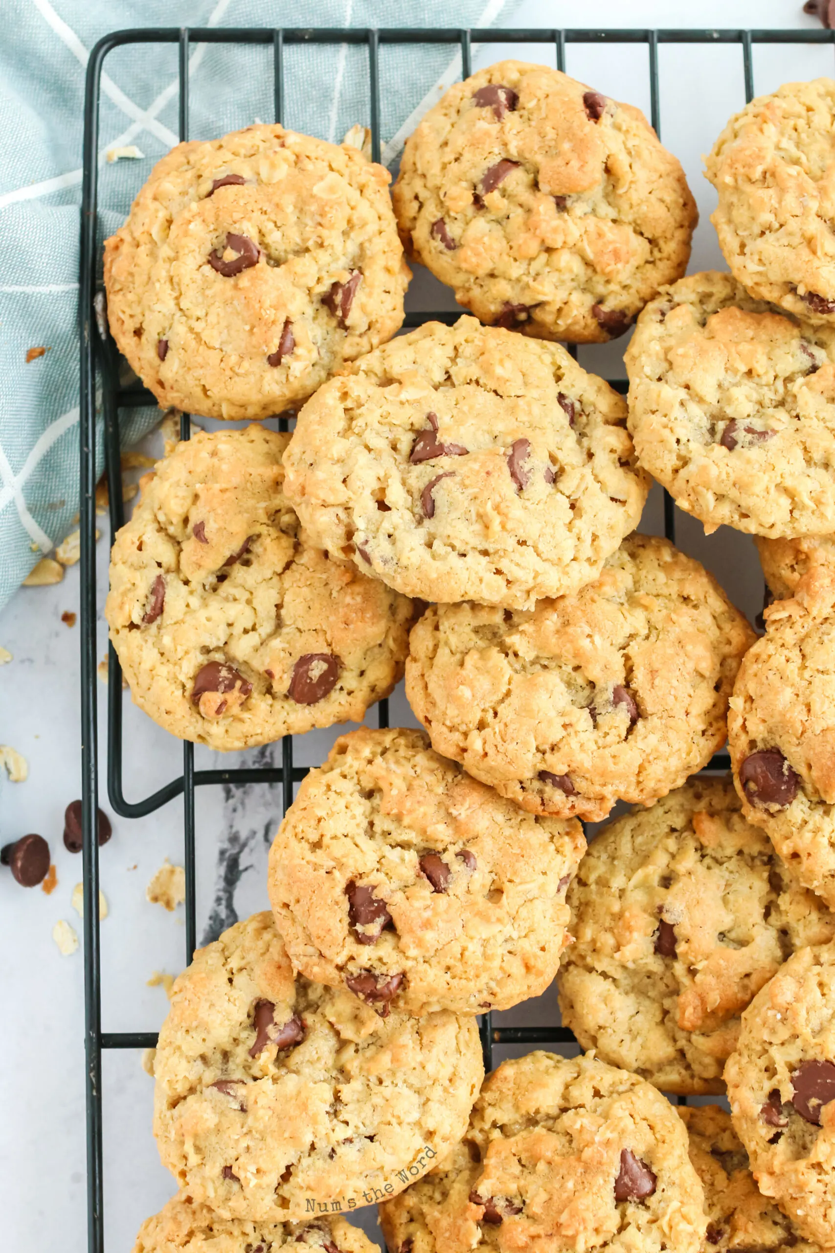 close up of baked cookies on a cooling rack