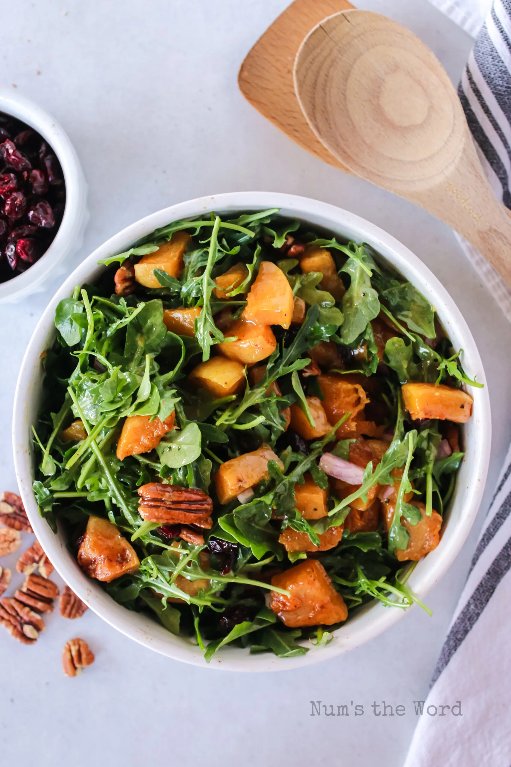 image of a bowl of salad taken from the top looking down.