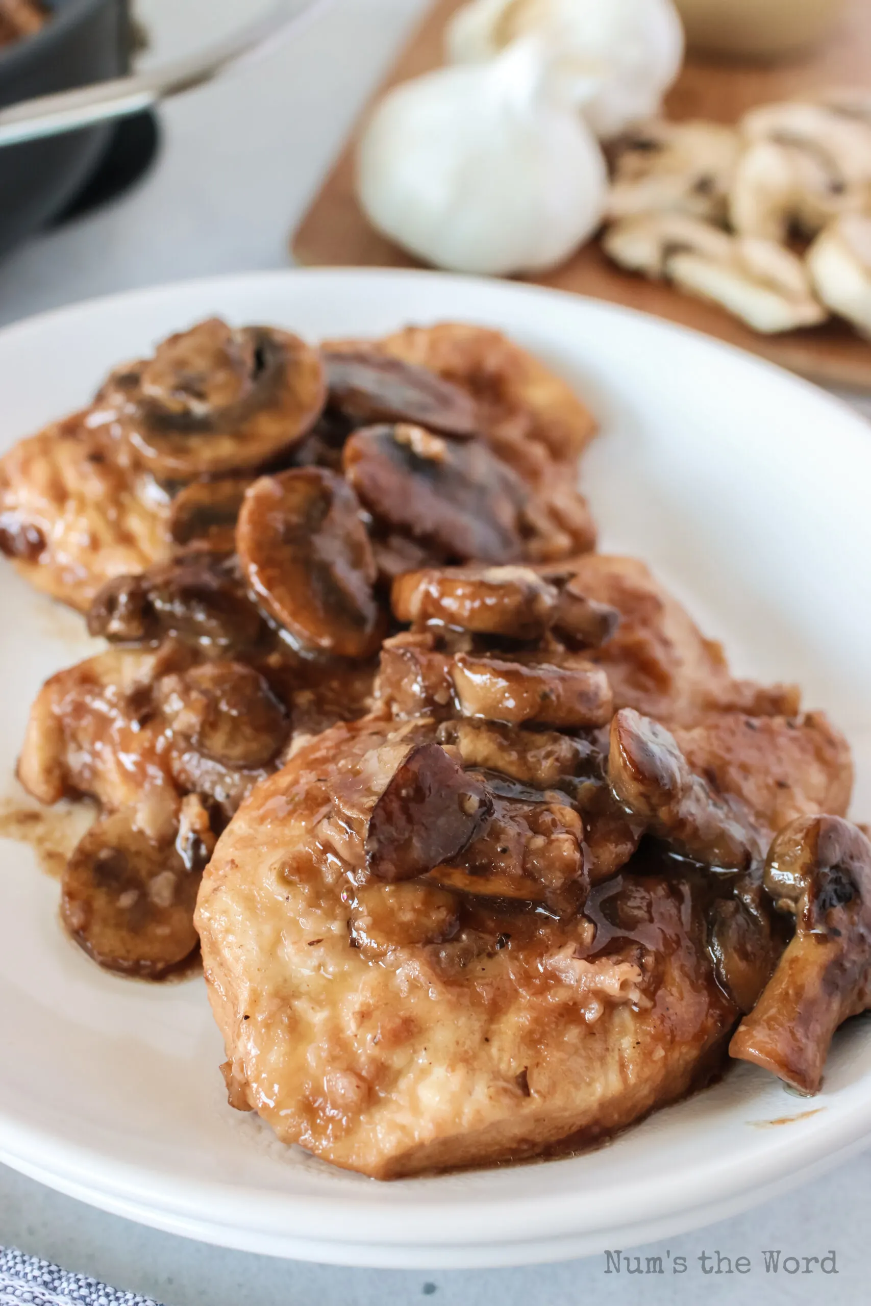 zoomed in image of chicken marsala on plate