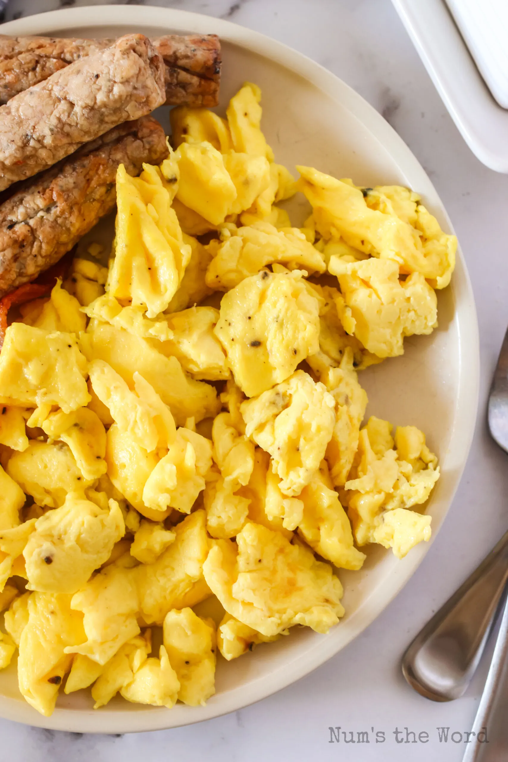 zoomed in image for recipe of scrambled eggs on plate.