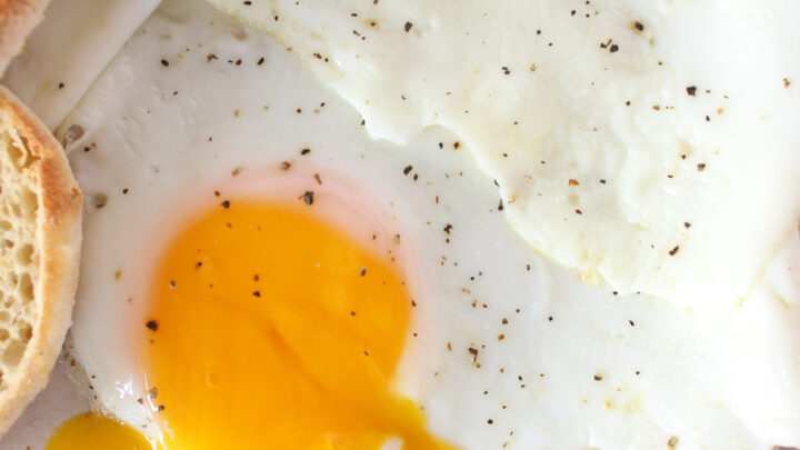 Perfect Sunny Side Up Eggs Recipe - Num's the Word