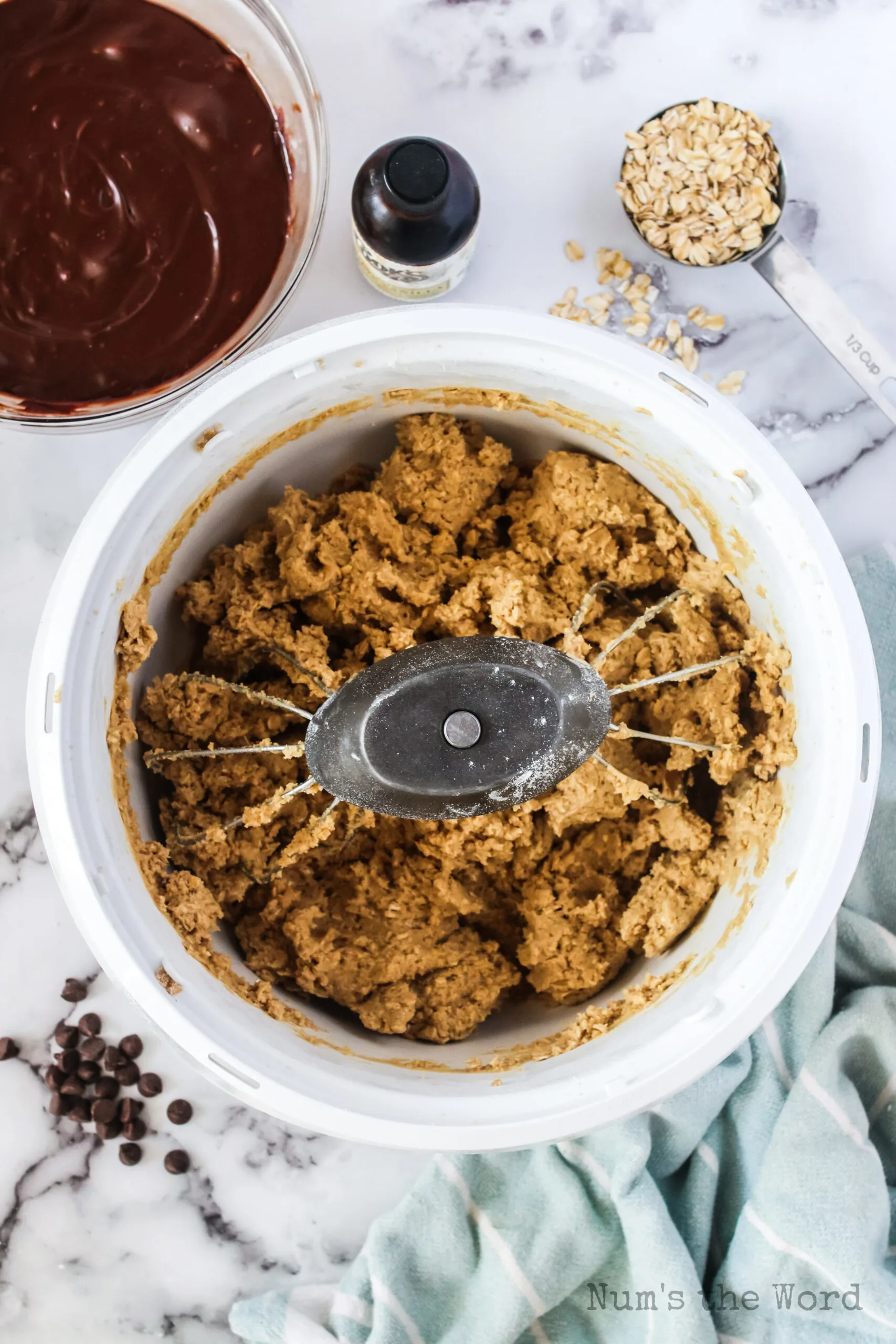 oatmeal cookie bar dough