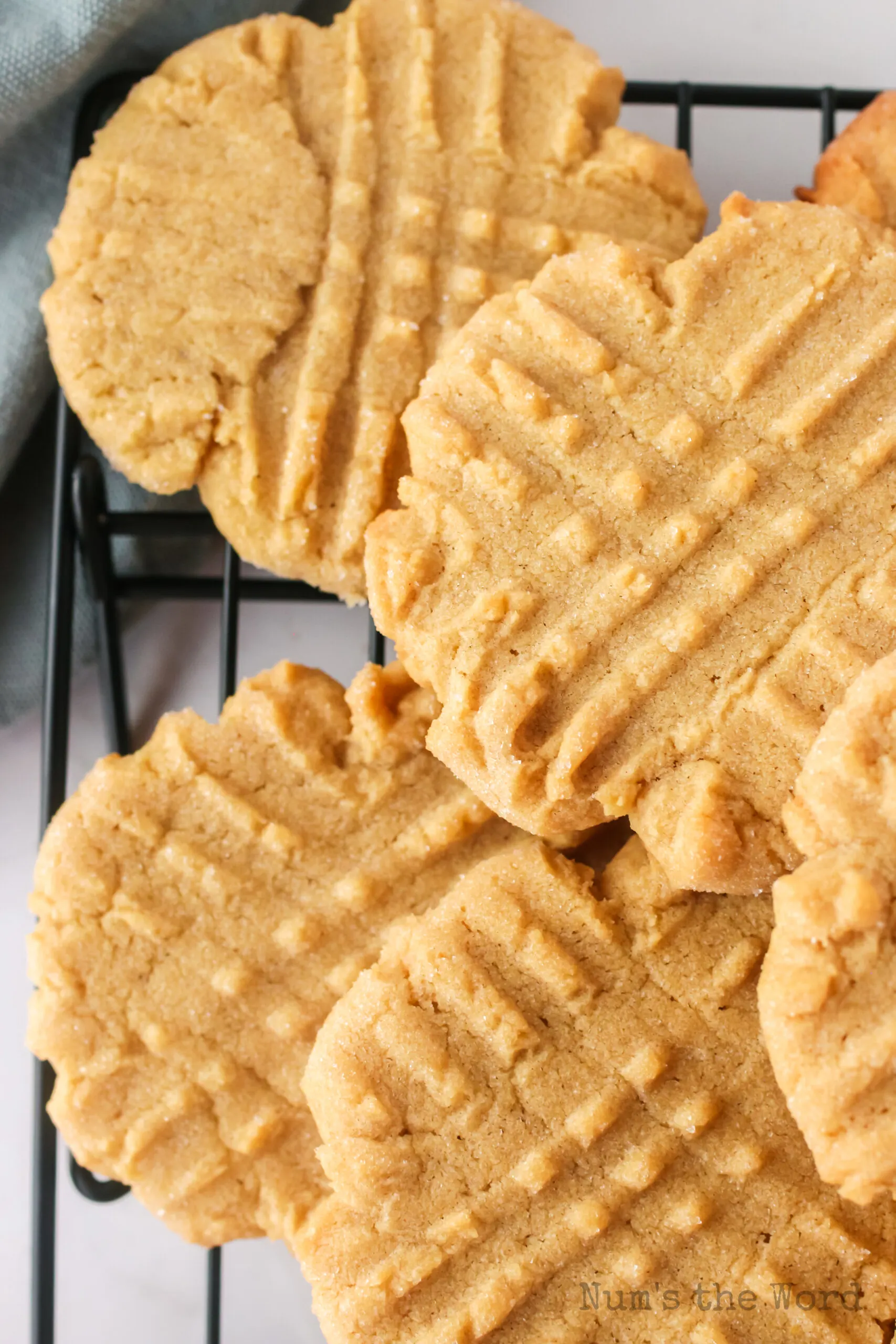 close up of baked cookies on a cooling rack