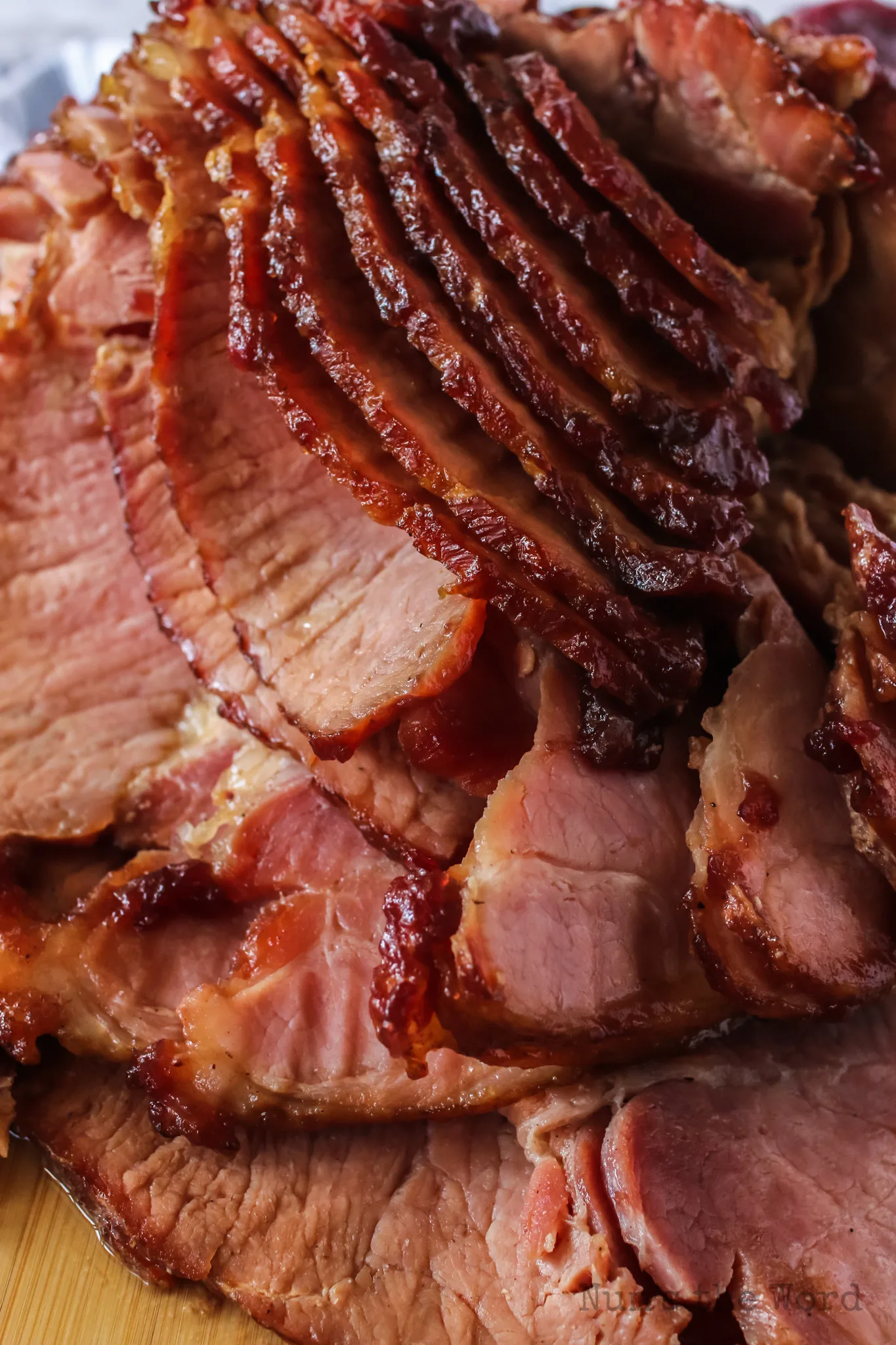 zoomed in image of sliced ham on cutting board