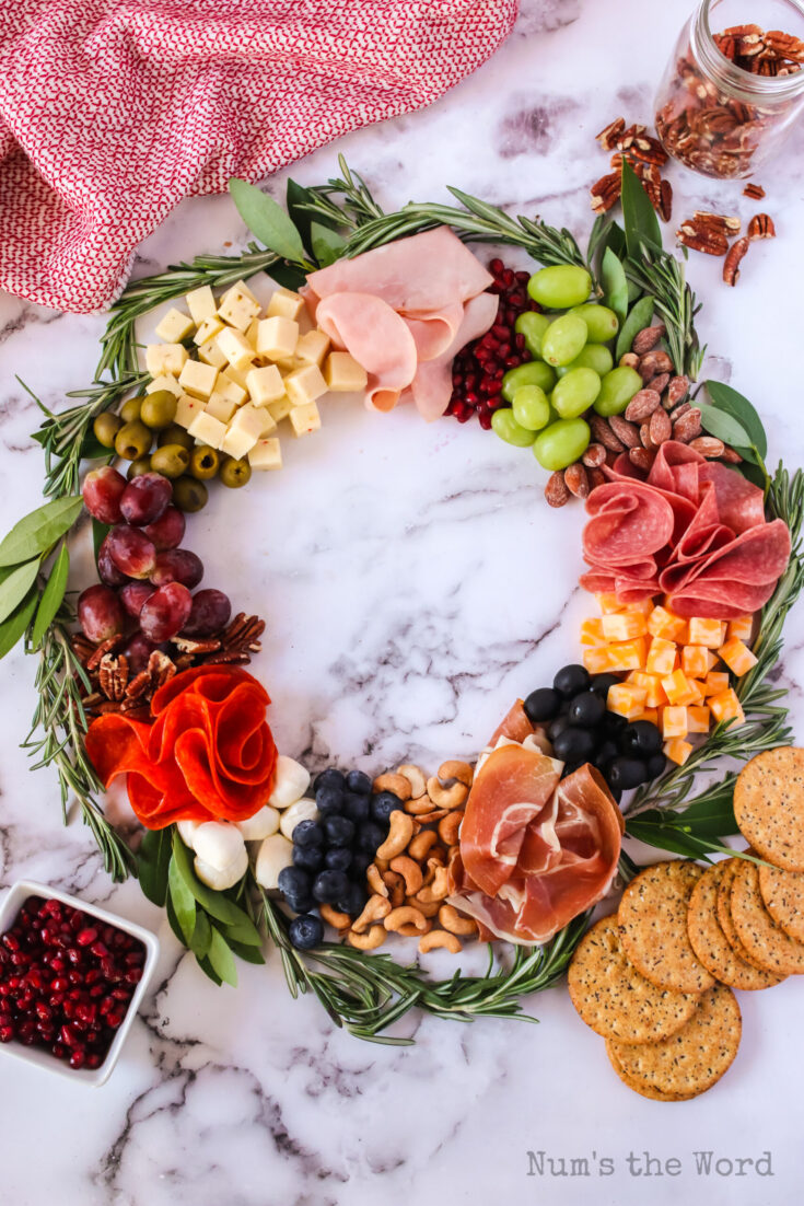 zoomed out image of the entire wreath with crackers