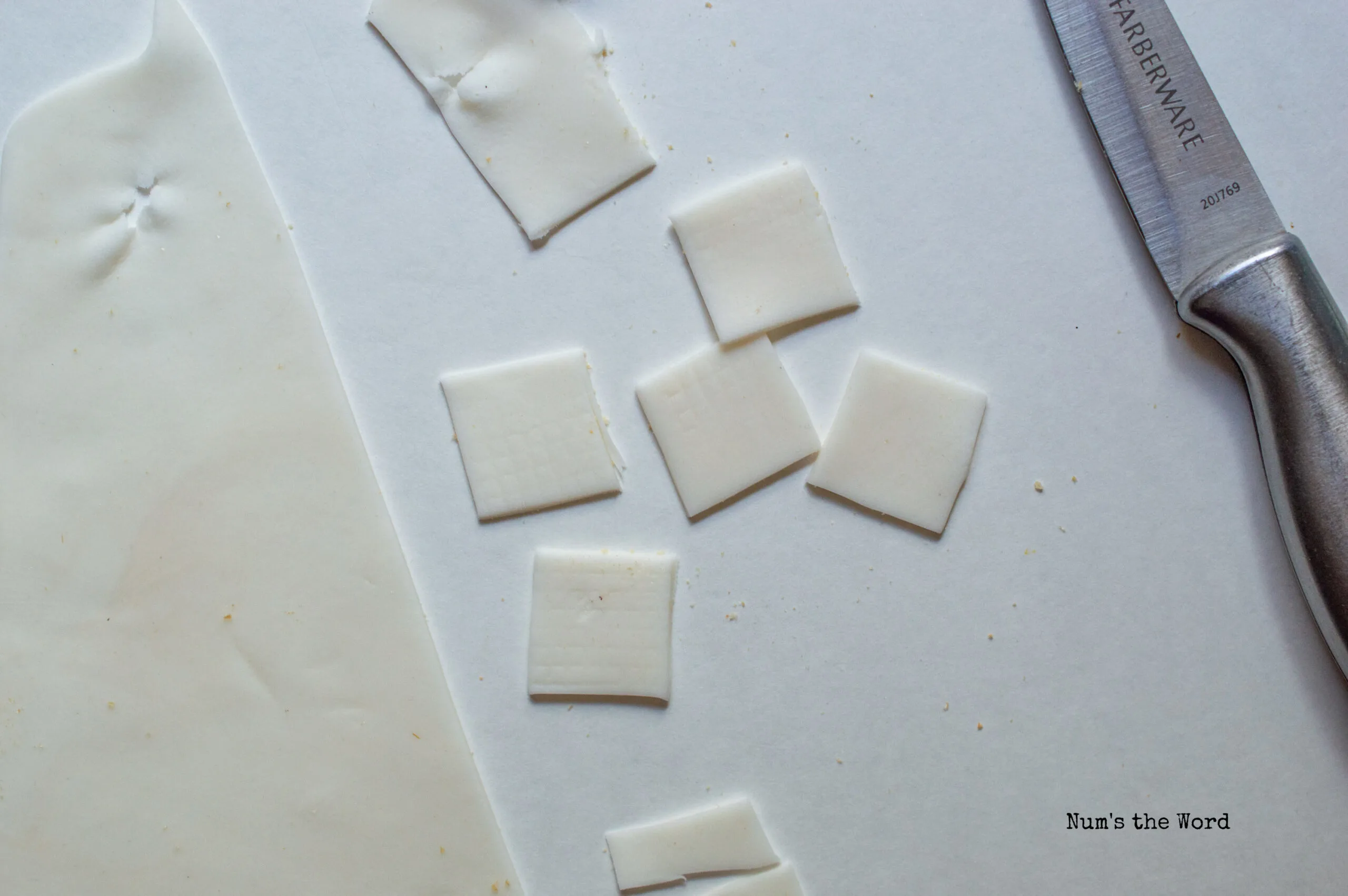 cutting fondant strips for cookies