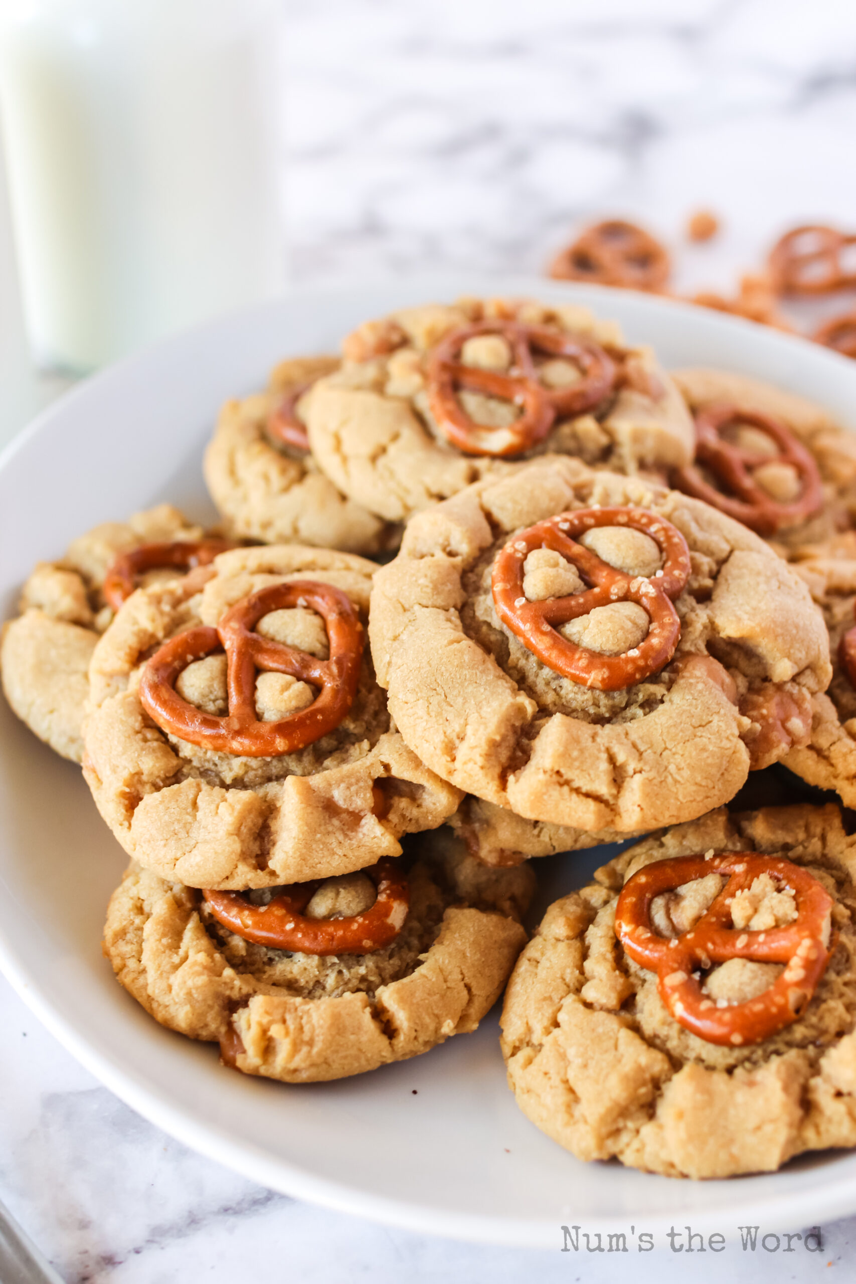 zide view of cookies on a plate