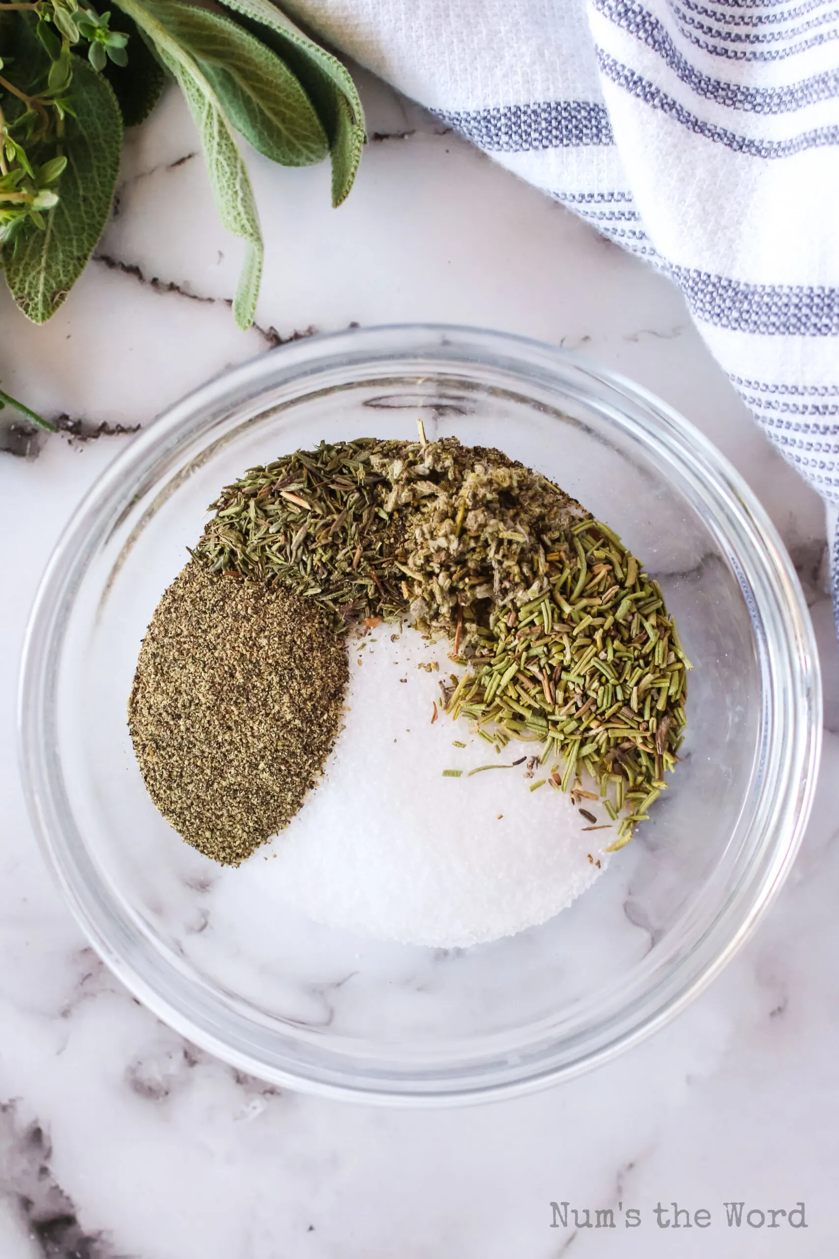 dry brine unmixed in a bowl