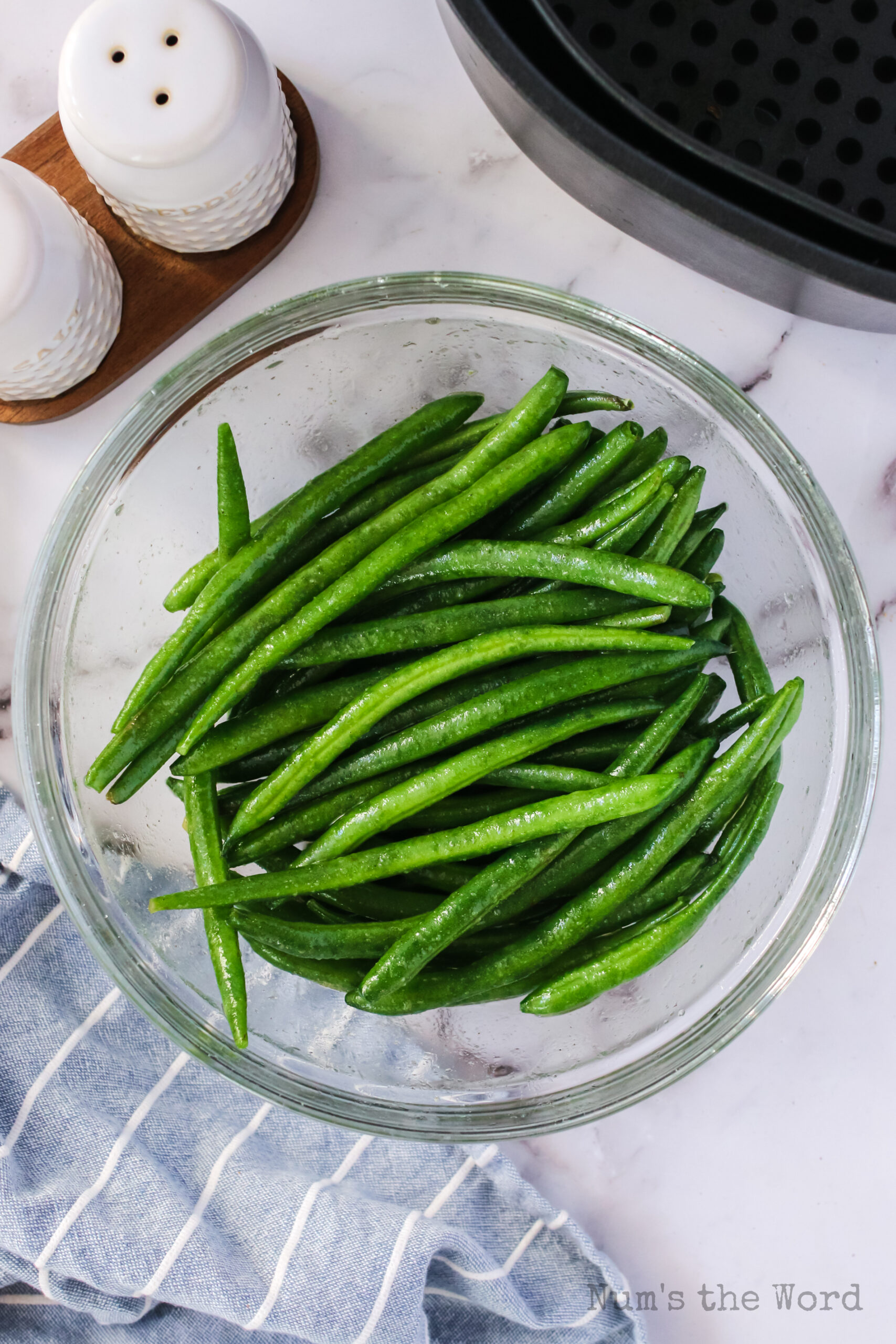 fresh green beans in a bowl with ends snapped
