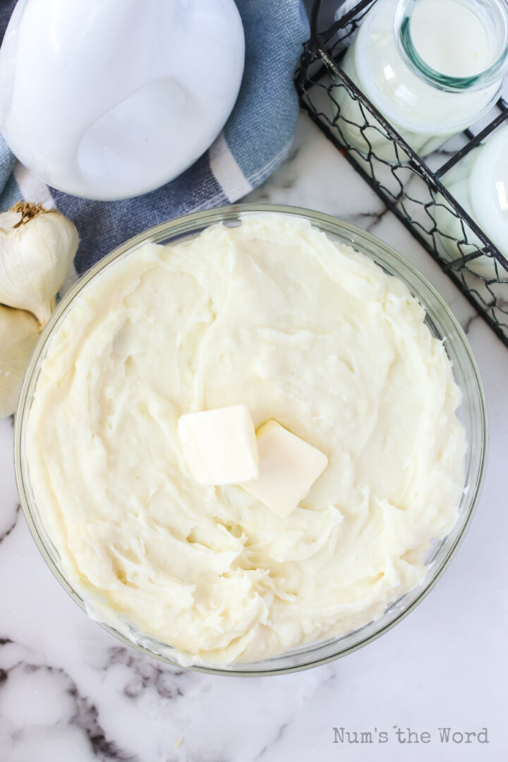 Homemade Garlic Mashed Potatoes - Num's the Word