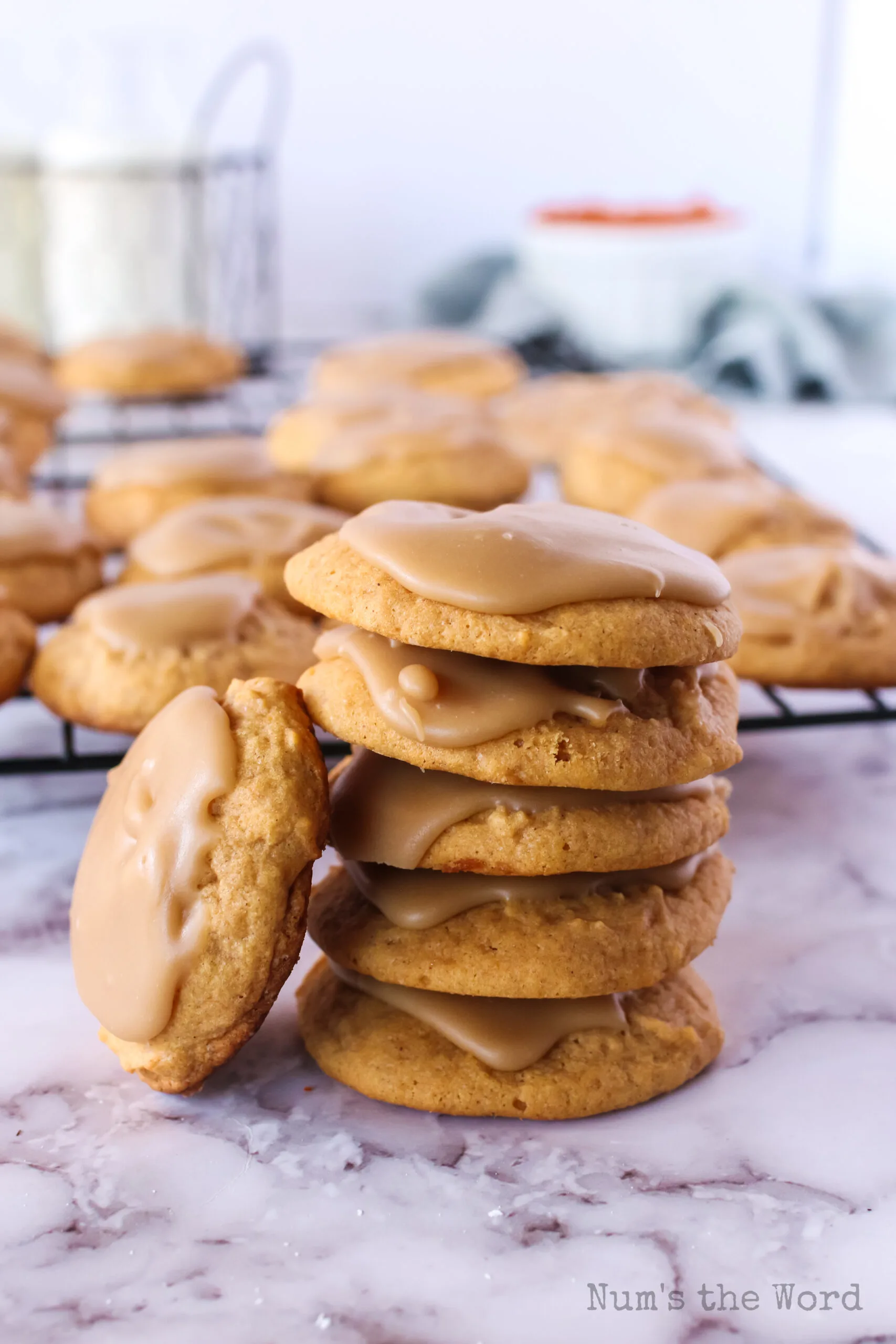 5 cookies stacked up on top of each other with one leaning on the side.